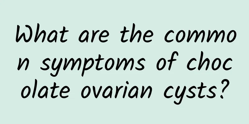 What are the common symptoms of chocolate ovarian cysts?