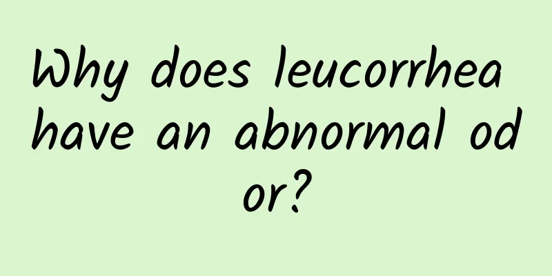 Why does leucorrhea have an abnormal odor?