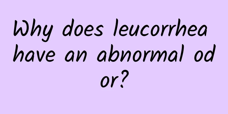 Why does leucorrhea have an abnormal odor?