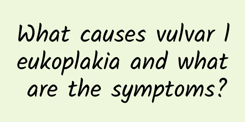 What causes vulvar leukoplakia and what are the symptoms?