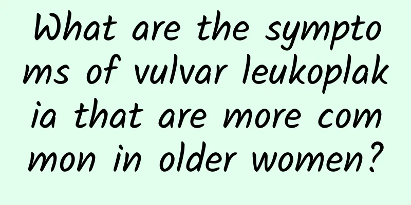 What are the symptoms of vulvar leukoplakia that are more common in older women?