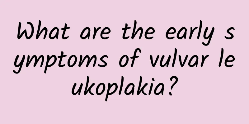 What are the early symptoms of vulvar leukoplakia?