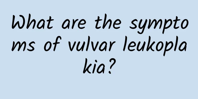 What are the symptoms of vulvar leukoplakia?