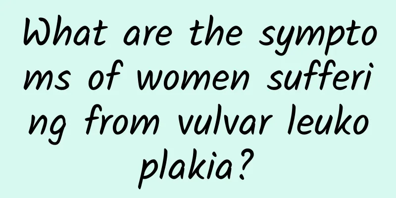What are the symptoms of women suffering from vulvar leukoplakia?