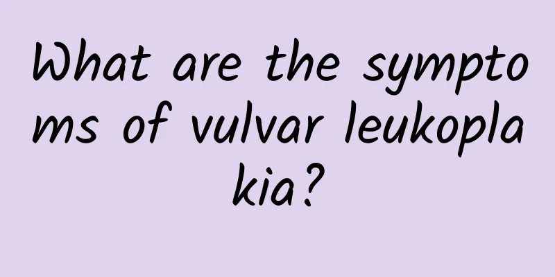 What are the symptoms of vulvar leukoplakia?