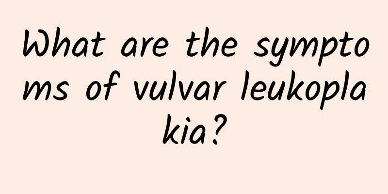 What are the symptoms of vulvar leukoplakia?