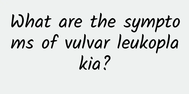 What are the symptoms of vulvar leukoplakia?