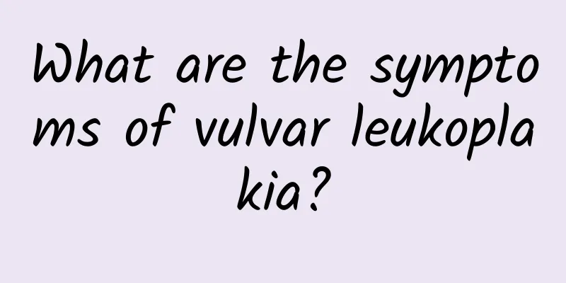 What are the symptoms of vulvar leukoplakia?