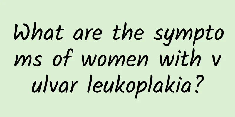 What are the symptoms of women with vulvar leukoplakia?
