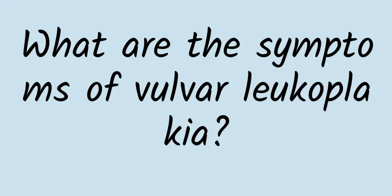 What are the symptoms of vulvar leukoplakia?
