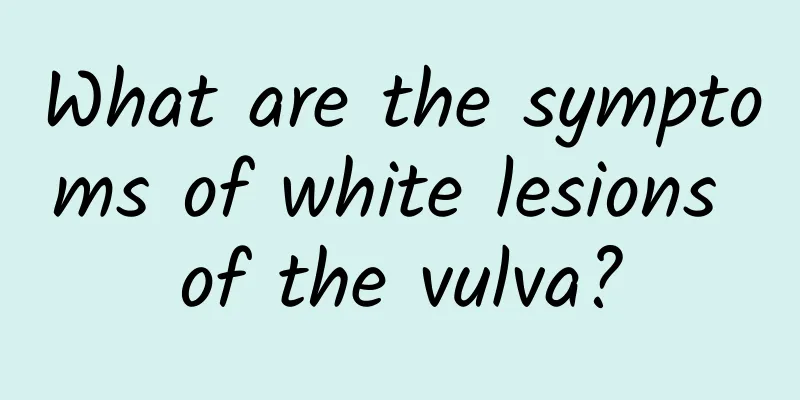 What are the symptoms of white lesions of the vulva?