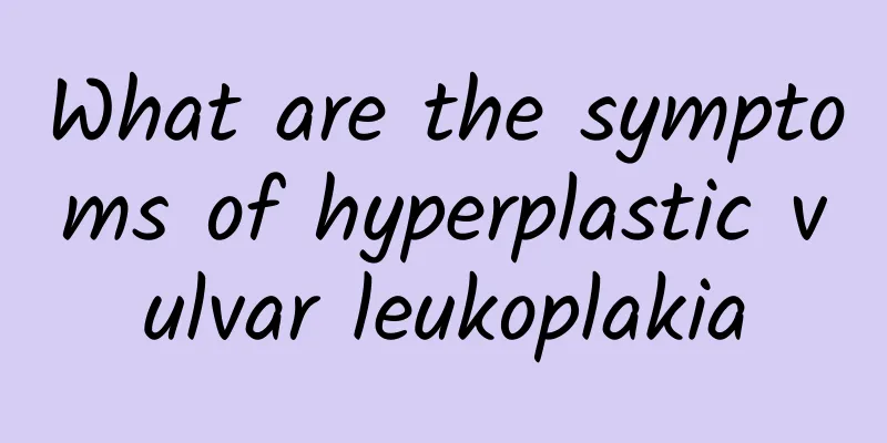 What are the symptoms of hyperplastic vulvar leukoplakia